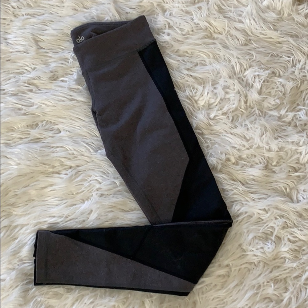 ALO Yoga Undertone Gray & Black Zipper Leggings - Picture 12 of 12